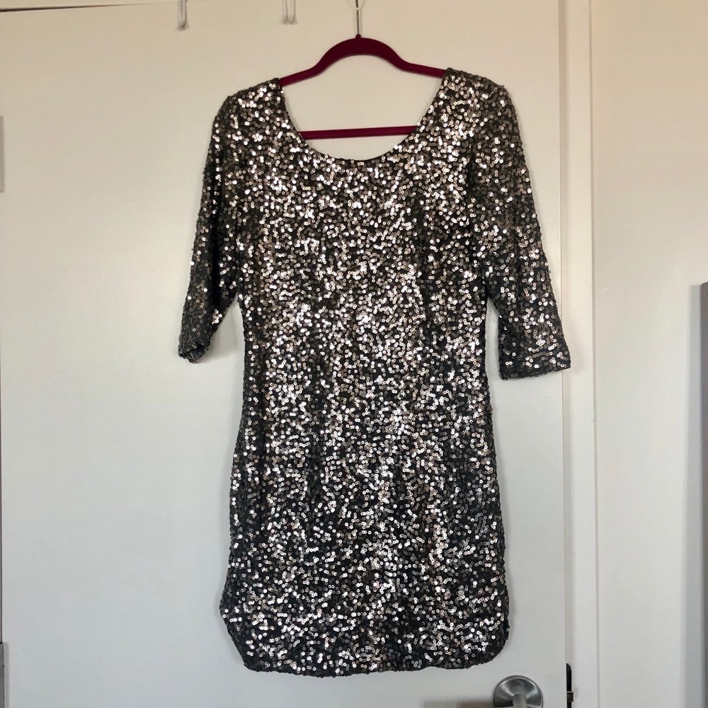 Beautiful sequin party dress!